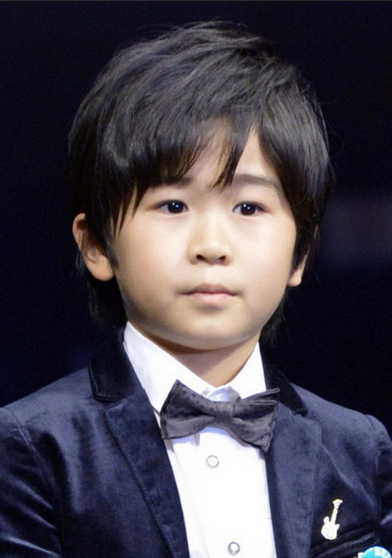 日本10岁童星铃木福参加二分之一成人仪式