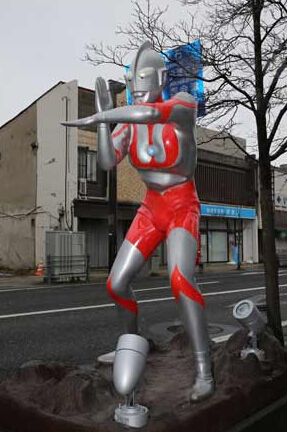 奥特曼和怪兽现身福岛县须贺川市街头