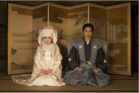 井上真央于《燃花》中首次新娘装亮相