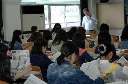 长崎女子大学活用新闻报纸授课