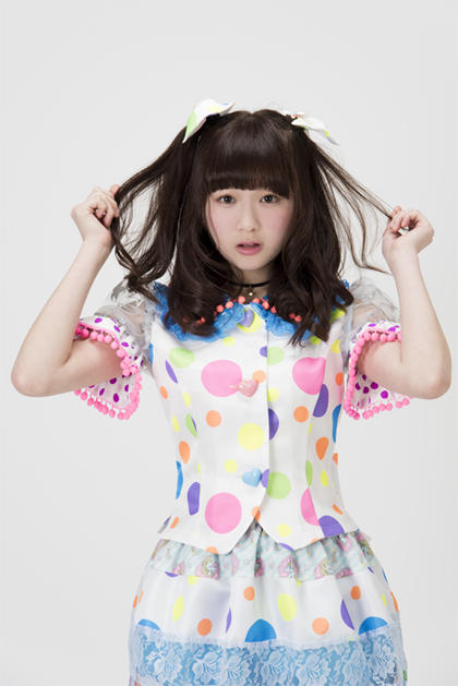 日本大胡子辣妹与两名少女结成组合ladybaby