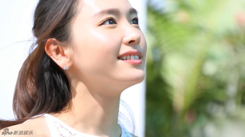 日本治愈系美女新垣结衣拍广告 笑容灿烂