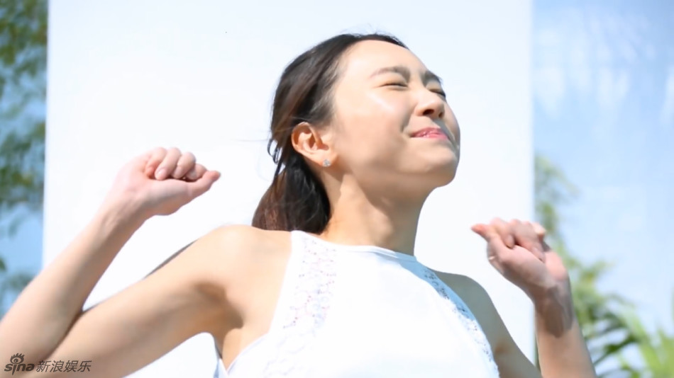日本治愈系美女新垣结衣拍广告 笑容灿烂