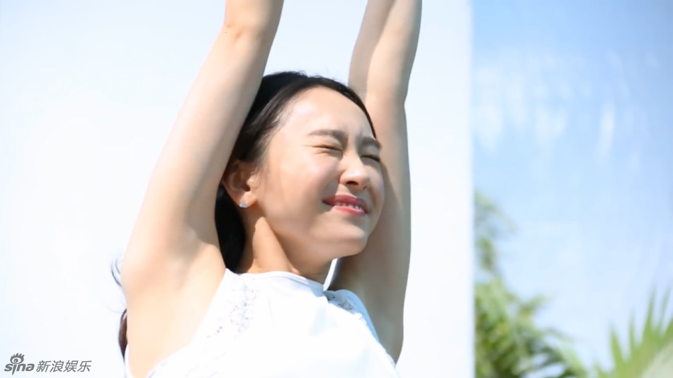 日本治愈系美女新垣结衣拍广告 笑容灿烂