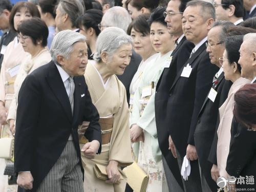日本天皇夫妇举行春季游园会