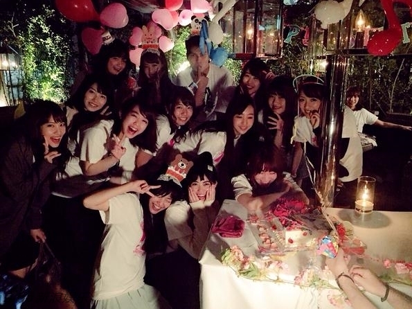 AKB48小嶋阳菜27岁生日趴 获赠粉色内裤