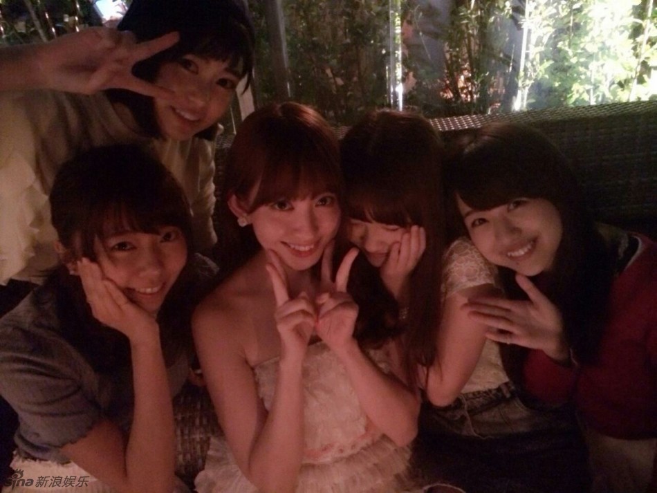 AKB48小嶋阳菜27岁生日趴 获赠粉色内裤