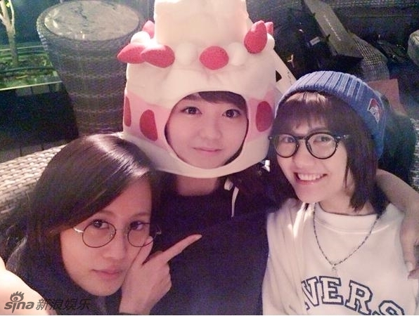 AKB48小嶋阳菜27岁生日趴 获赠粉色内裤