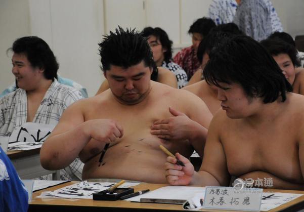 大跌眼镜丨日本相扑选手的日常竟然是这样！