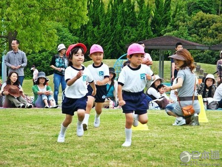 大人也疯狂  日本“现代捉迷藏”花样多