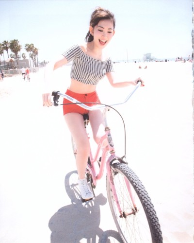 销量太好！AKB小嶋阳菜成上半年写真女王