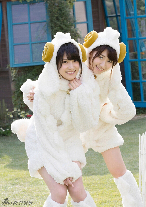 童心未泯！AKB48萌妹骑木马扮性感小羊