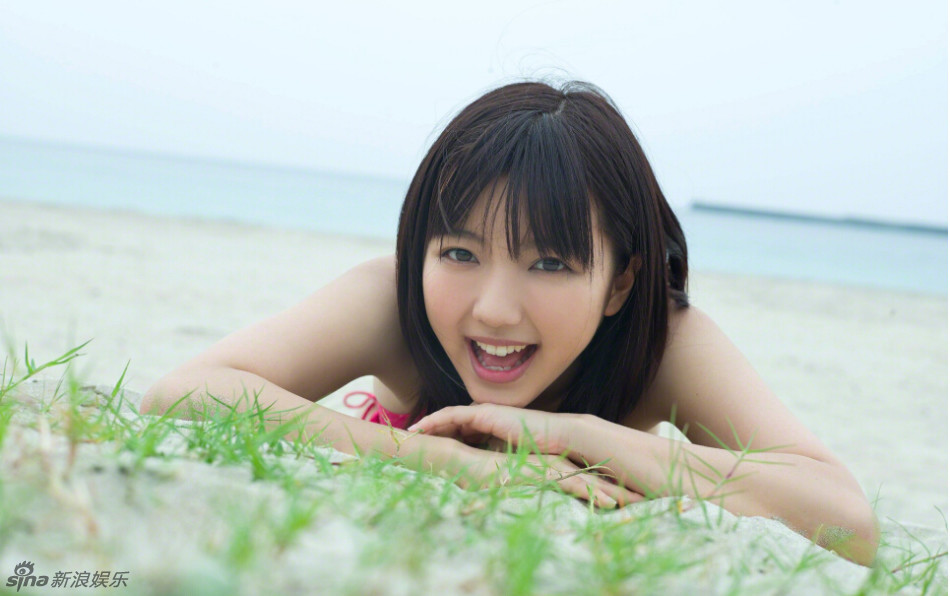 真野惠里菜艳红比基尼海边嬉戏 青春无敌 - 日本通