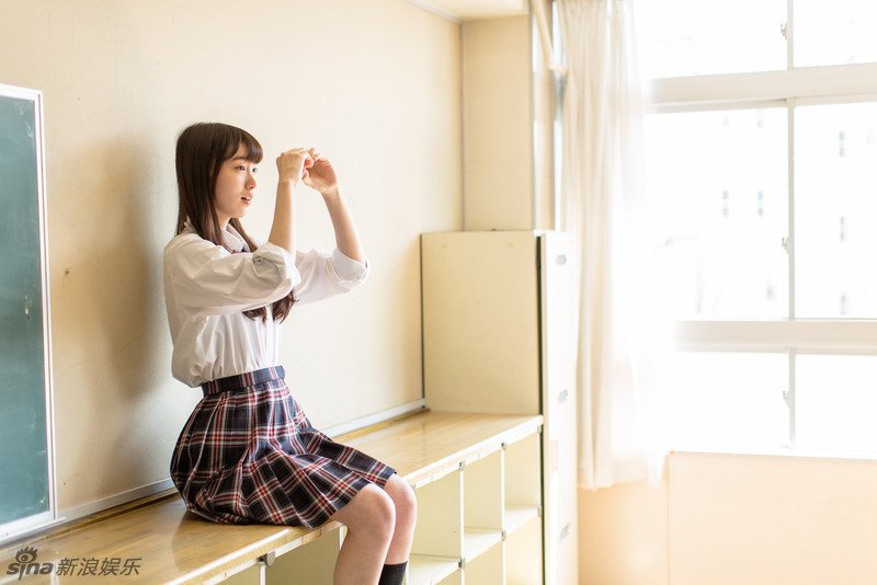 女星饭丰万理江制服写真清纯 神似新垣结衣