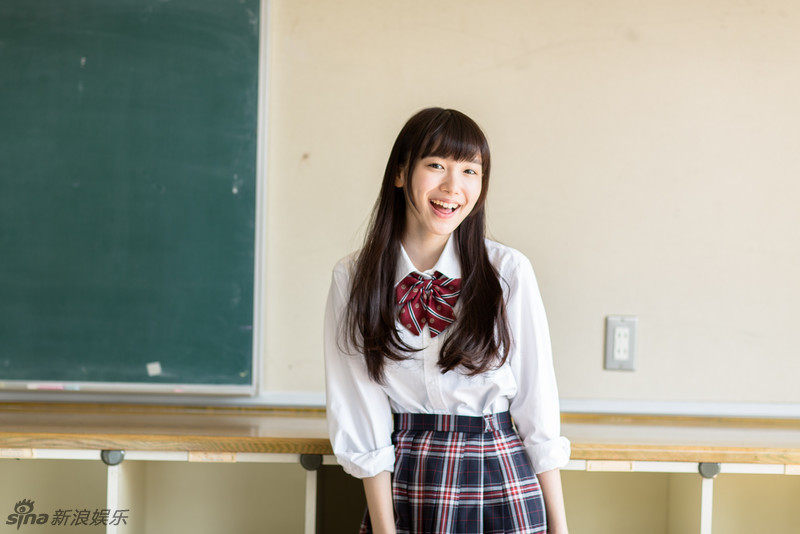 女星饭丰万理江制服写真清纯 神似新垣结衣