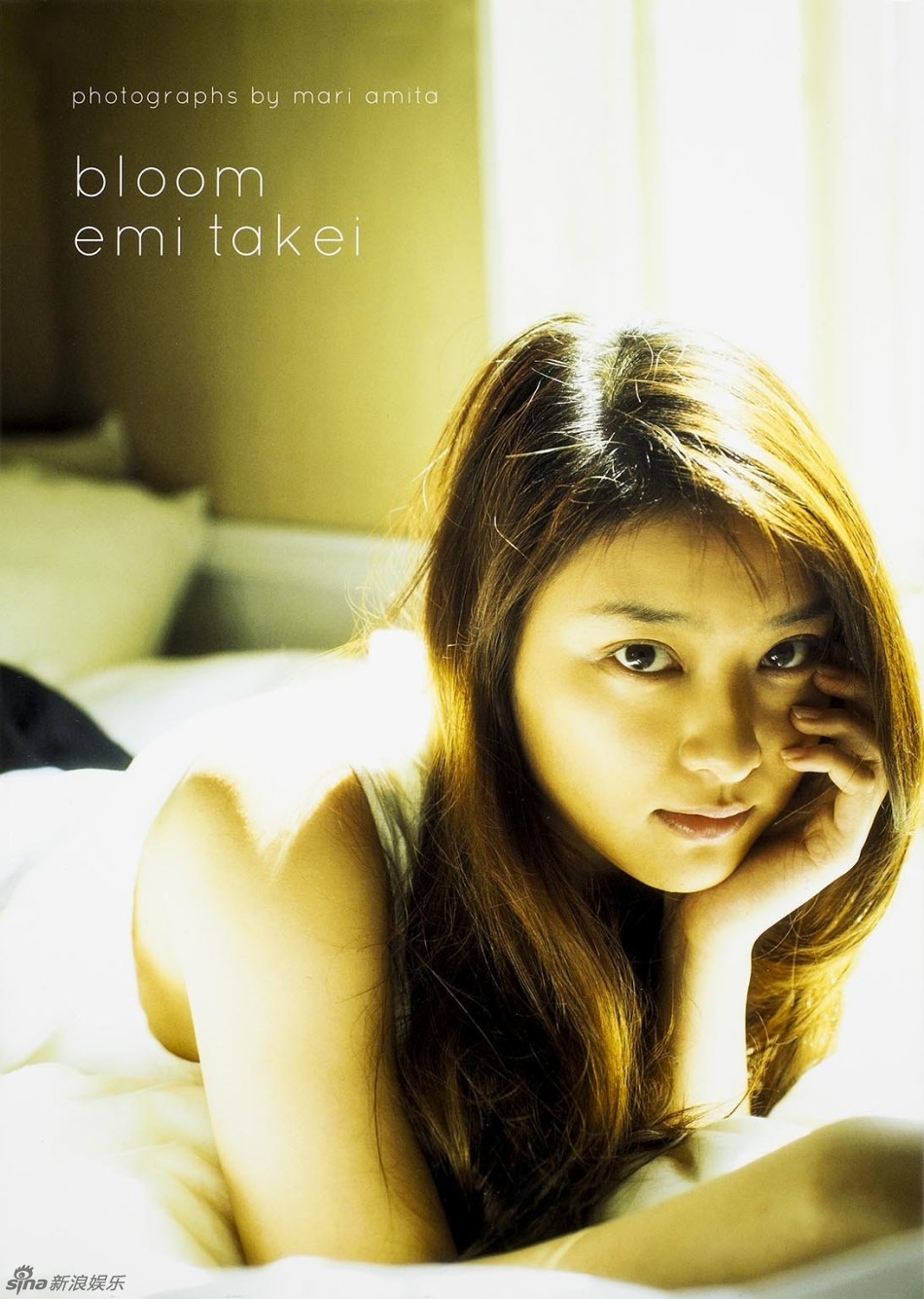 武井咲时隔四年推新写真集 变轻熟女妩媚