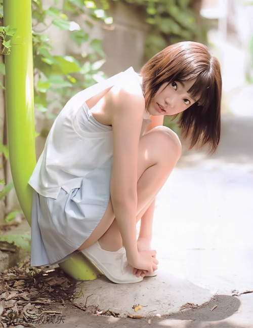 17岁宫脇咲良进AKB“神七” 拍写真清新纯美