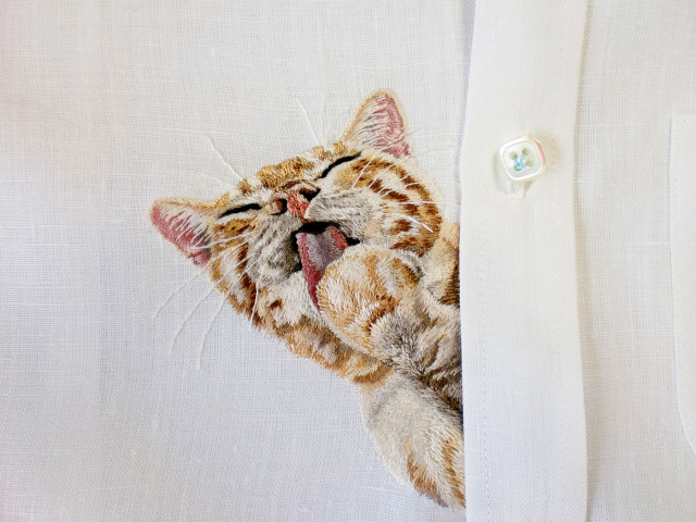 【口袋里的猫咪】日本主妇在衬衣口袋绣猫咪网络走红