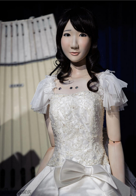 日本举办机器人婚礼 AKB柏木由纪成新娘原型