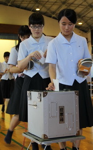 长崎高中模拟正式选举票选学生会议员