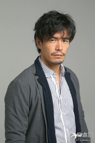 火星异种 演员阵容强大山下摇身变沙漠飞蝗 日本通