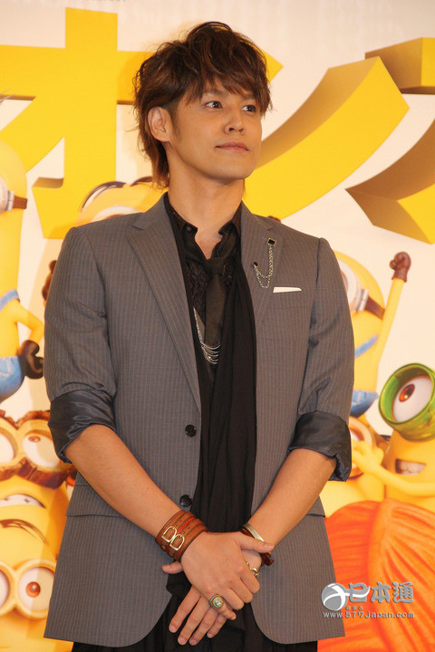 《小黄人》配音现场天海佑希调侃笑福亭鹤瓶假发