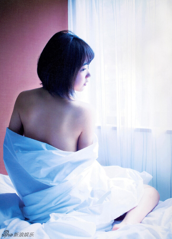17岁日本嫩妹宫脇咲良性感写真 肤白貌美