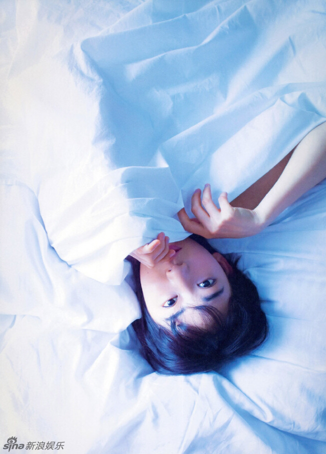 17岁日本嫩妹宫脇咲良性感写真 肤白貌美