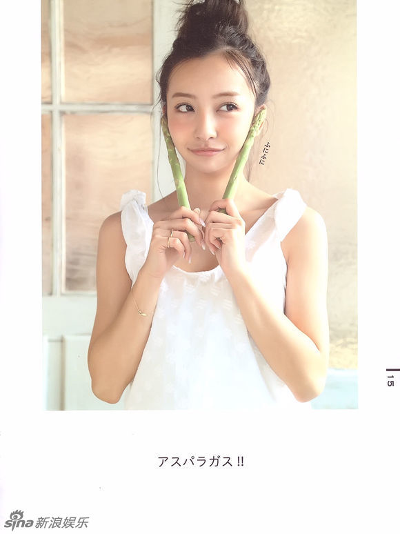 前AKB48板野友美变身蔬果女孩 清新自然