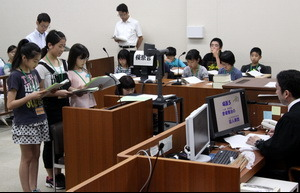 长崎县开展暑假儿童刑事审判体验活动