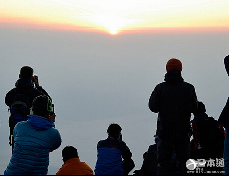 富士山山梨县一侧登山人数创近十年新低
