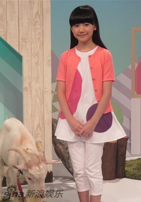 芦田爱菜阔别半年后露面 已成亭亭玉立少女