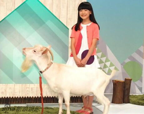 芦田爱菜阔别半年后露面 已成亭亭玉立少女