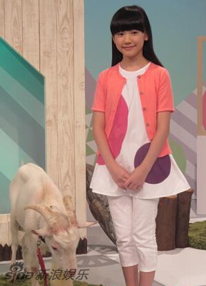 芦田爱菜阔别半年后露面 已成亭亭玉立少女