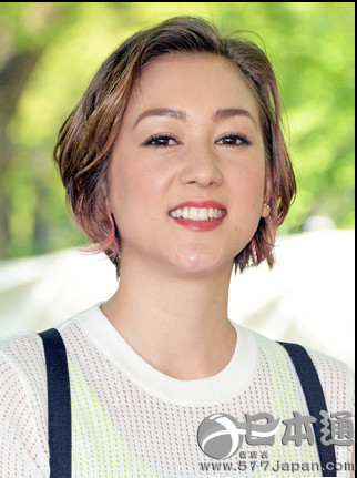 日本混血女艺人shelly怀孕孕期不忘工作