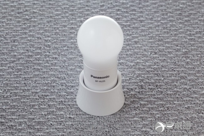 EVOLTA干电池灯泡座 还能用来当手电筒