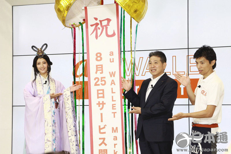 菜菜绪首次“公主”扮相 自曝私底下也“傲娇”