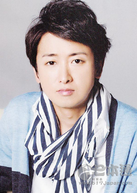 大野风波  岚演唱会惊现“背叛者”字样团扇