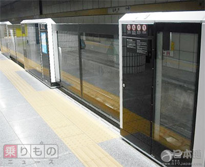 日本地铁首次使用带液晶屏的透明站台门