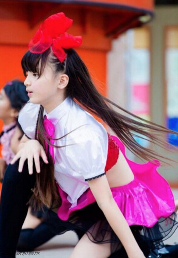 日本小学生女团走红 走成熟性感风遭吐槽