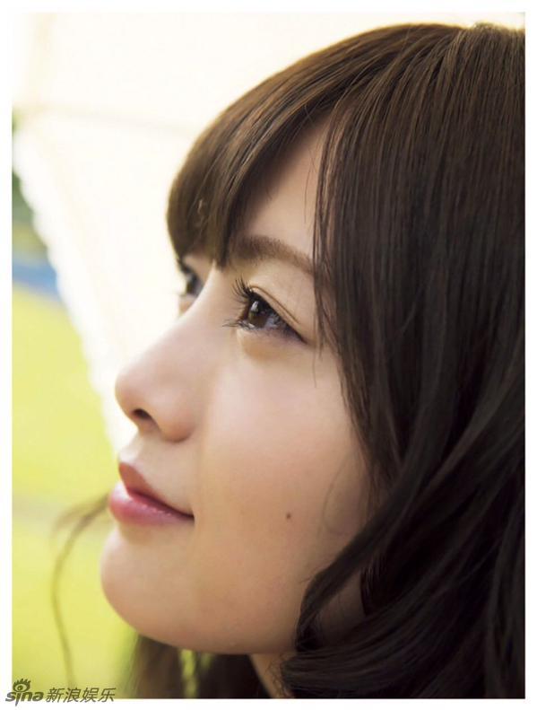 日本女星白石麻衣休闲写真 着牛仔衬衫率性