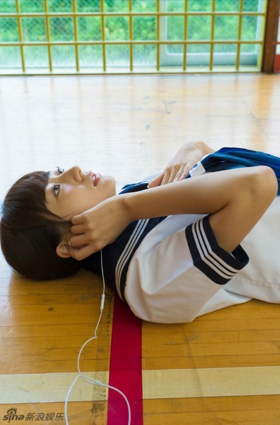 日本女星武田玲奈水手服写真清纯可爱