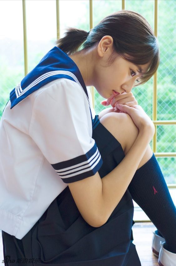 日本女星武田玲奈水手服写真清纯可爱