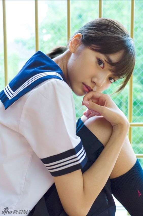 日本女星武田玲奈水手服写真清纯可爱
