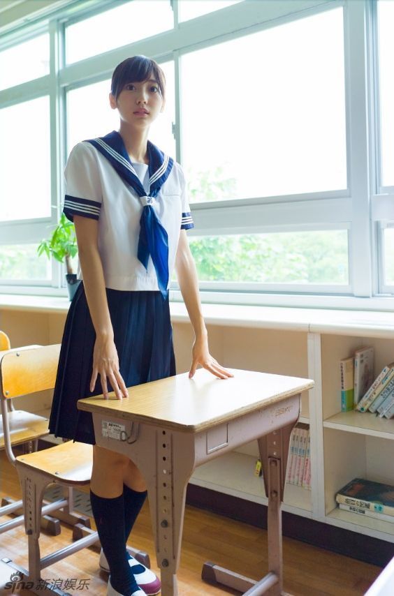 日本女星武田玲奈水手服写真清纯可爱