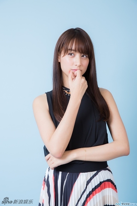 日本女星山本美月OL风格写真 端庄大气