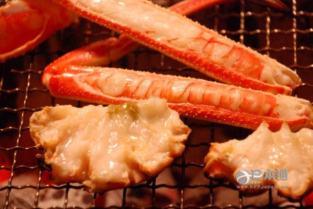 一吃螃蟹，不爱说话的日本人就更安静了