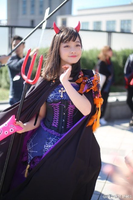 桥本环奈化身小恶魔 清纯可爱萌感十足