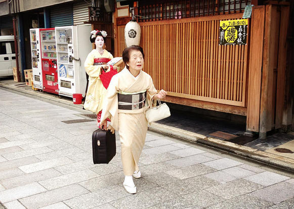 日本老年女性依然愿意为美买单