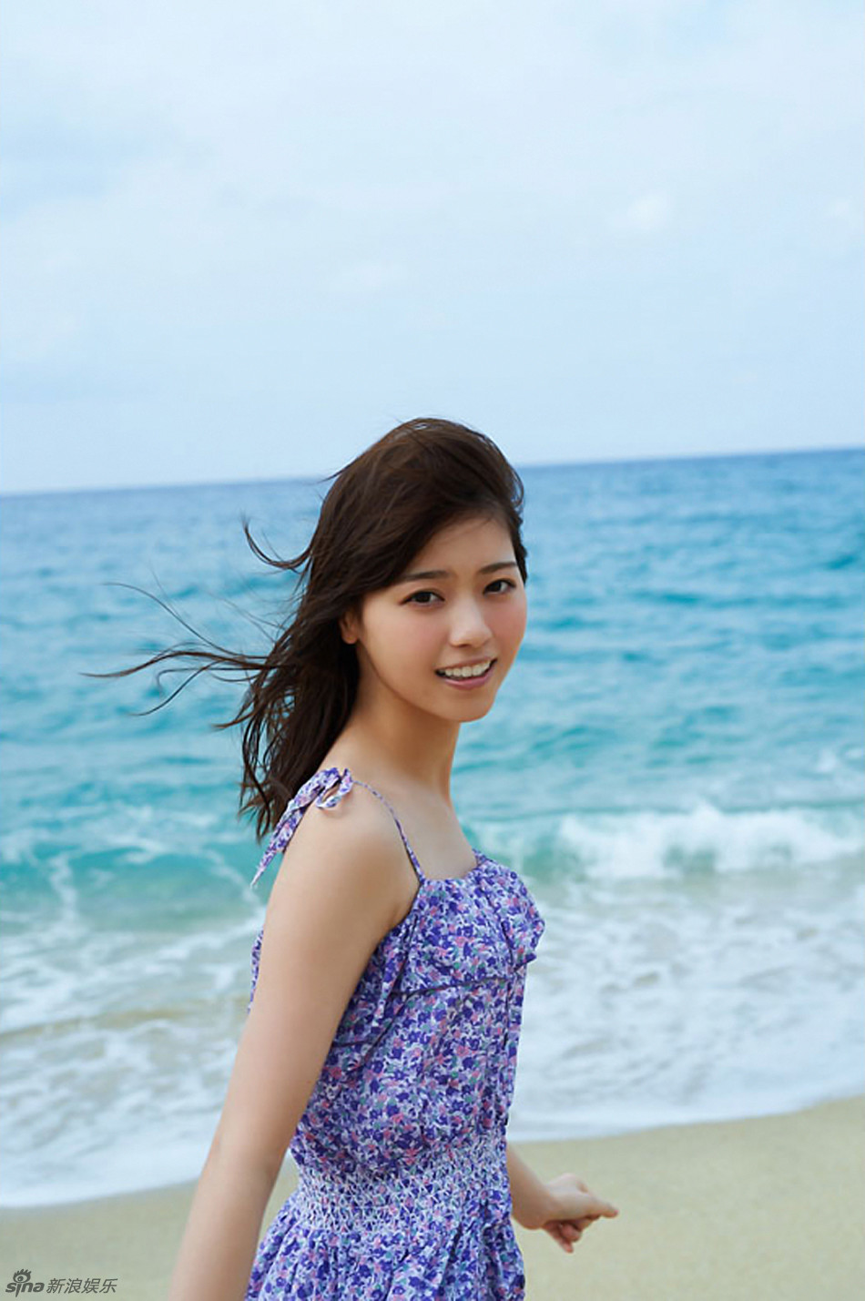 日本偶像女星西野七濑海边嬉戏清新迷人